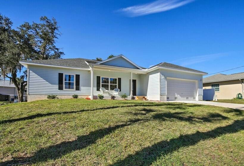 Canalside Crystal River Home W/ Dock & Kayaks