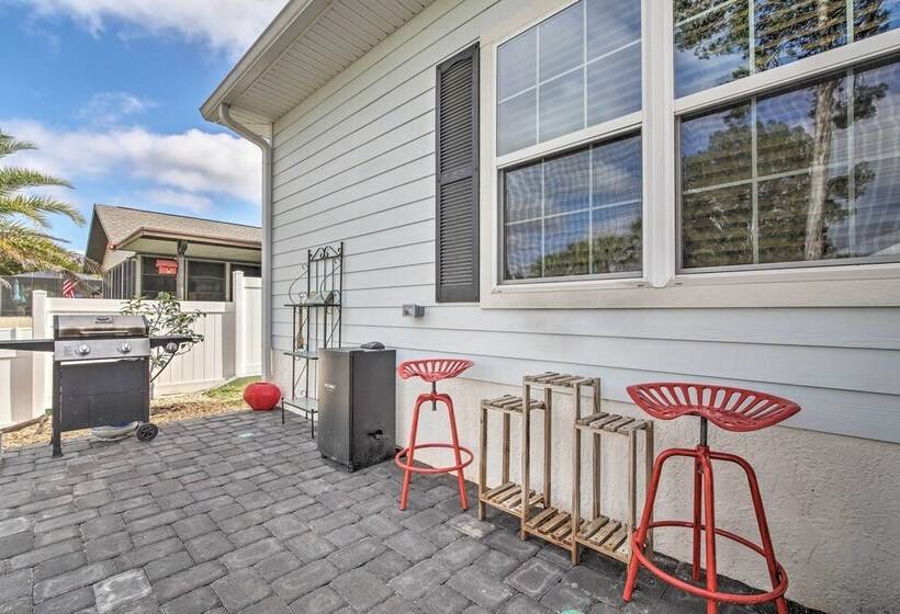 Canalside Crystal River Home W/ Dock & Kayaks