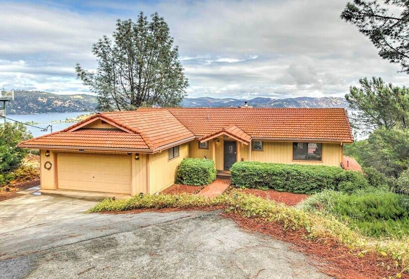 Spacious Kelseyville Home W/ Large Lakefront Deck!