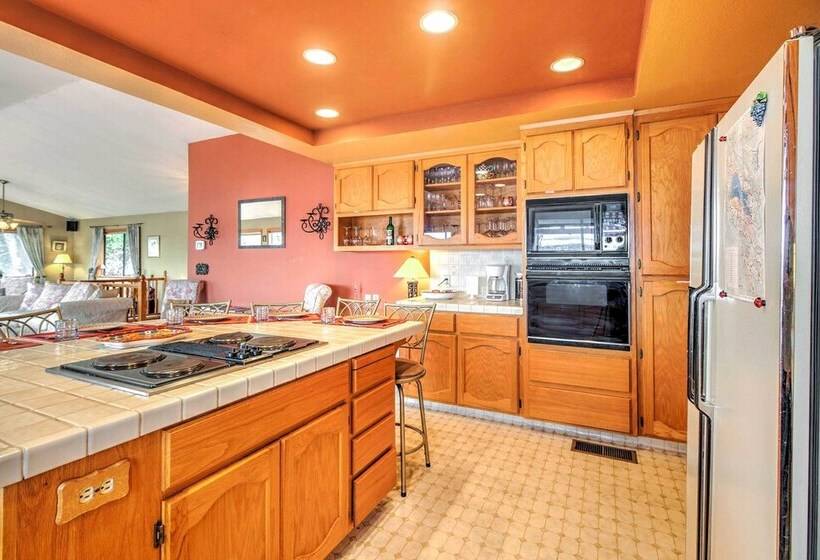 Spacious Kelseyville Home W/ Large Lakefront Deck!