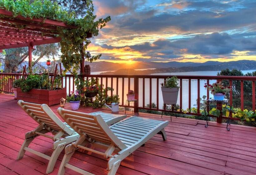 Spacious Kelseyville Home W/ Large Lakefront Deck!