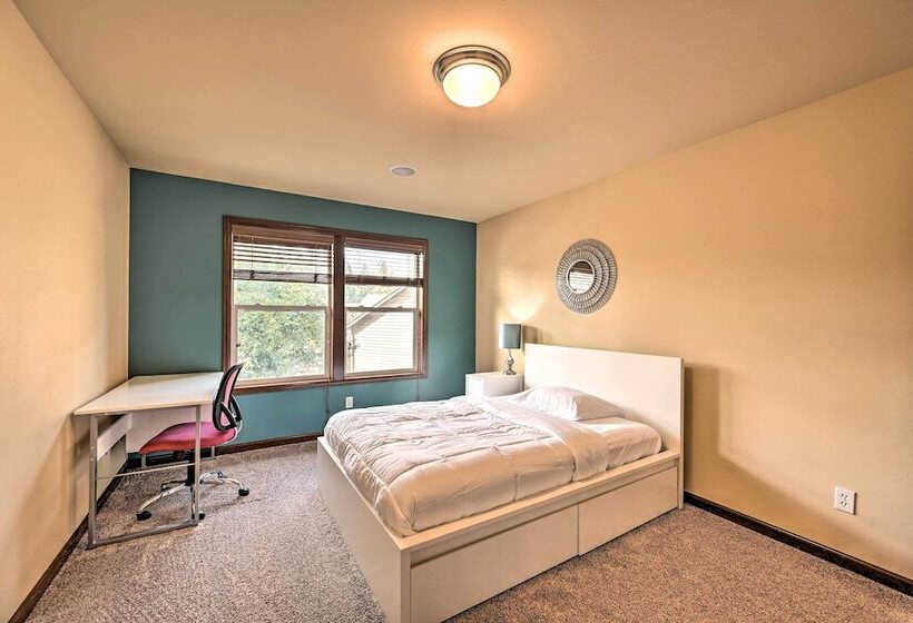 Spacious Kirkland Home 15 Mi To Dtwn Seattle!