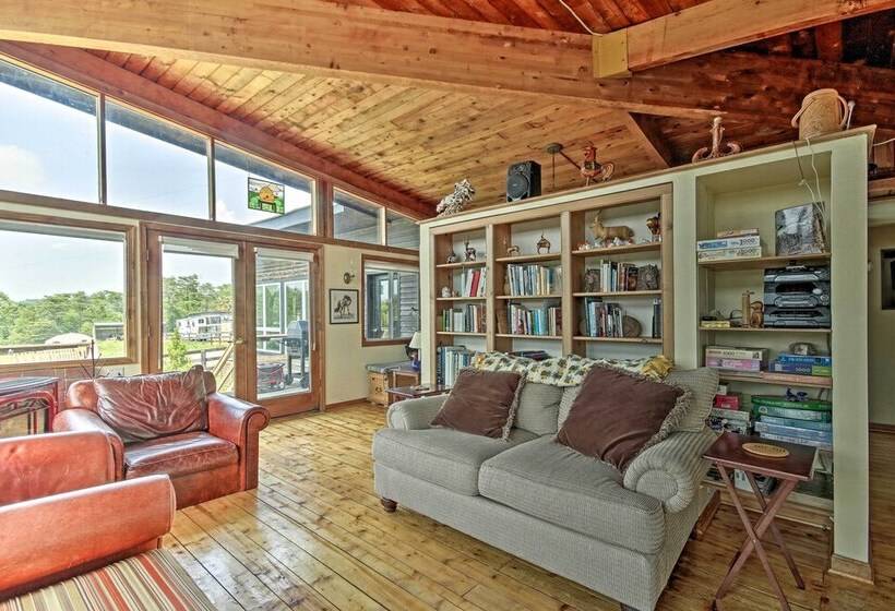 Spacious Mountain Home: Family, Pet & Wfh Friendly