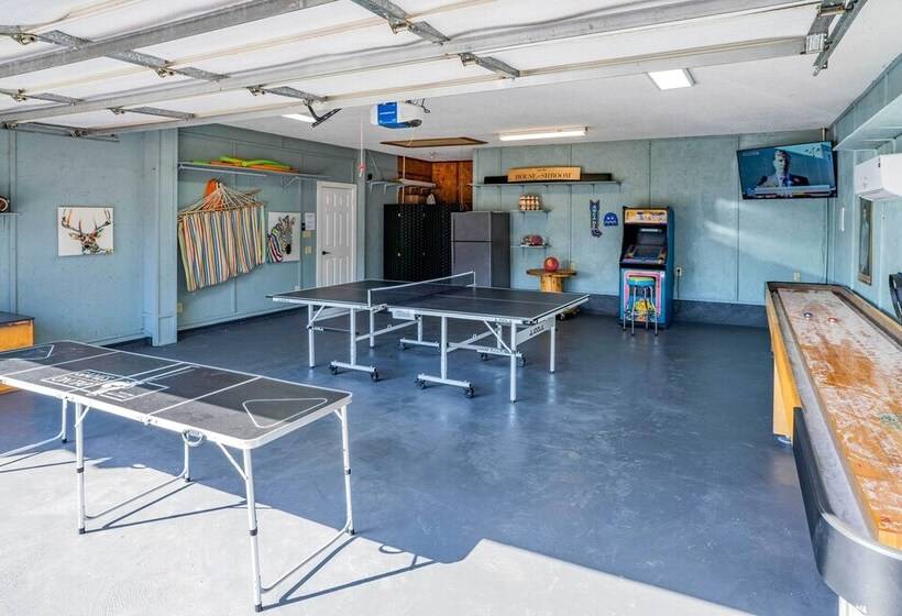 Spacious New Braunfels Escape W/ Private Deck!