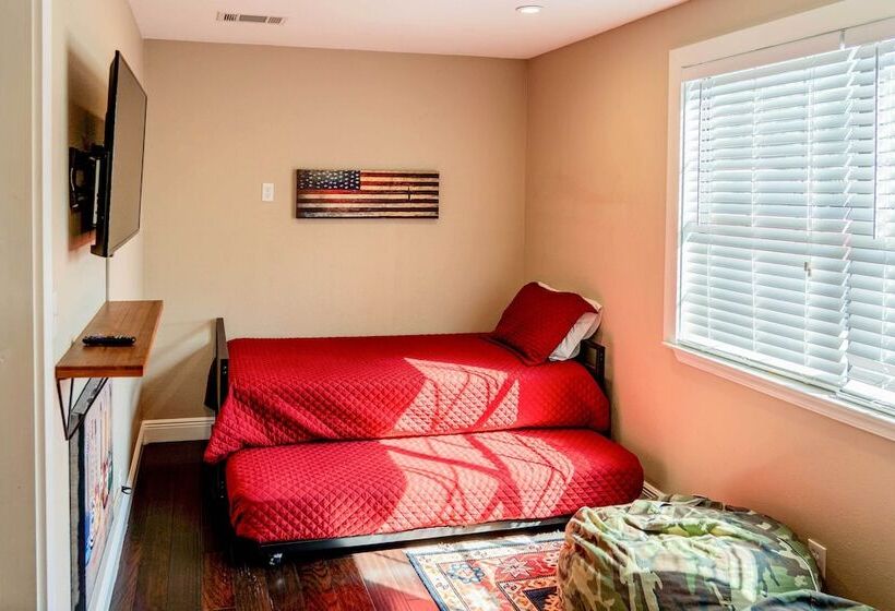 Spacious New Braunfels Escape W/ Private Deck!