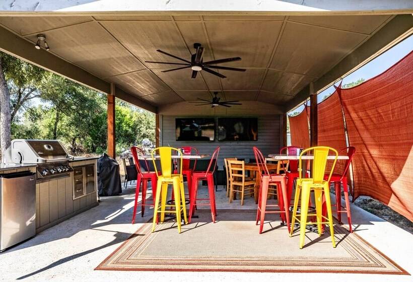 Spacious New Braunfels Escape W/ Private Deck!