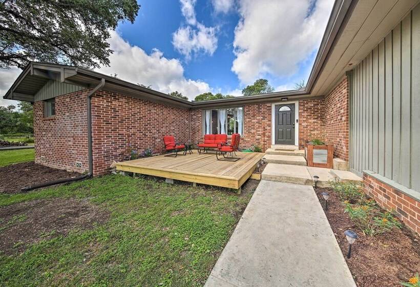 Spacious New Braunfels Escape W/ Private Deck!