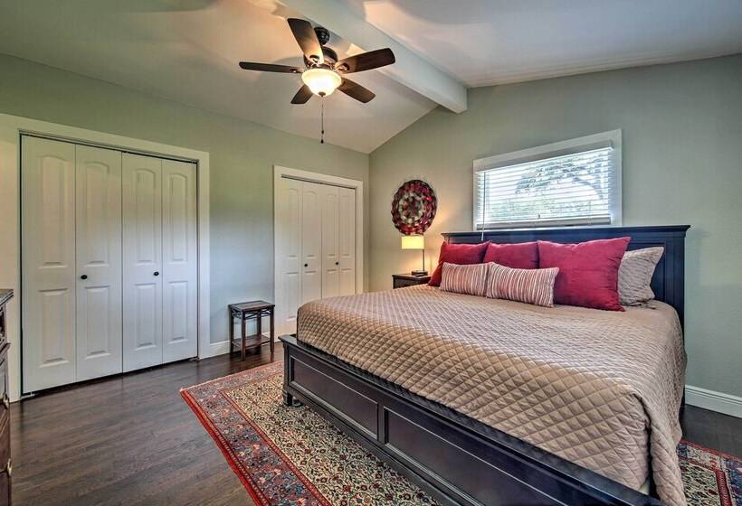 Spacious New Braunfels Escape W/ Private Deck!