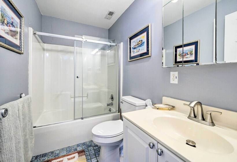 Spacious North Topsail Family Home With 2 Decks