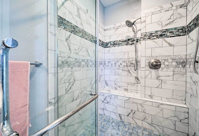 Spacious North Topsail Family Home With 2 Decks