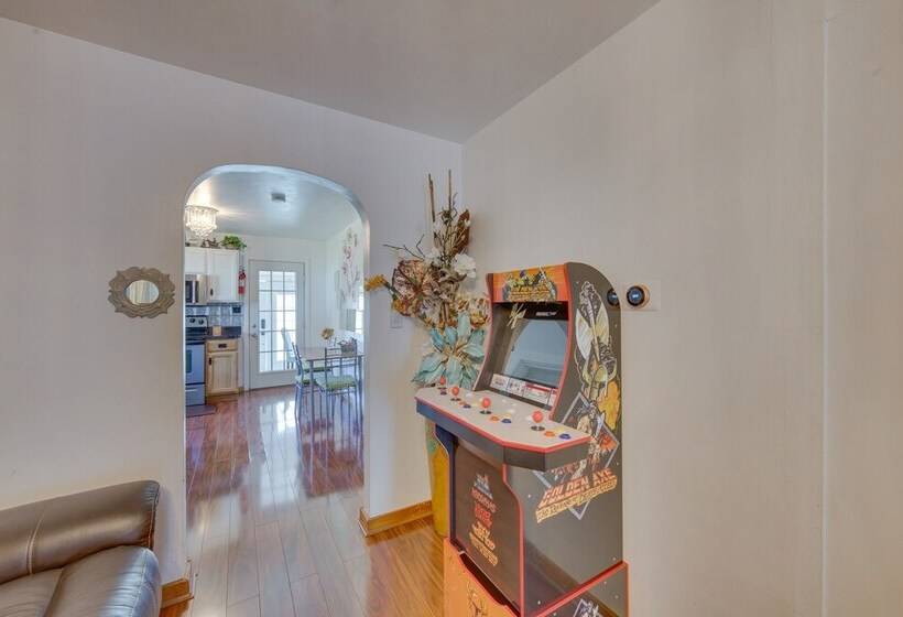 Spacious Retreat W/ Pool ~ 2 Mi To Hershey Park!