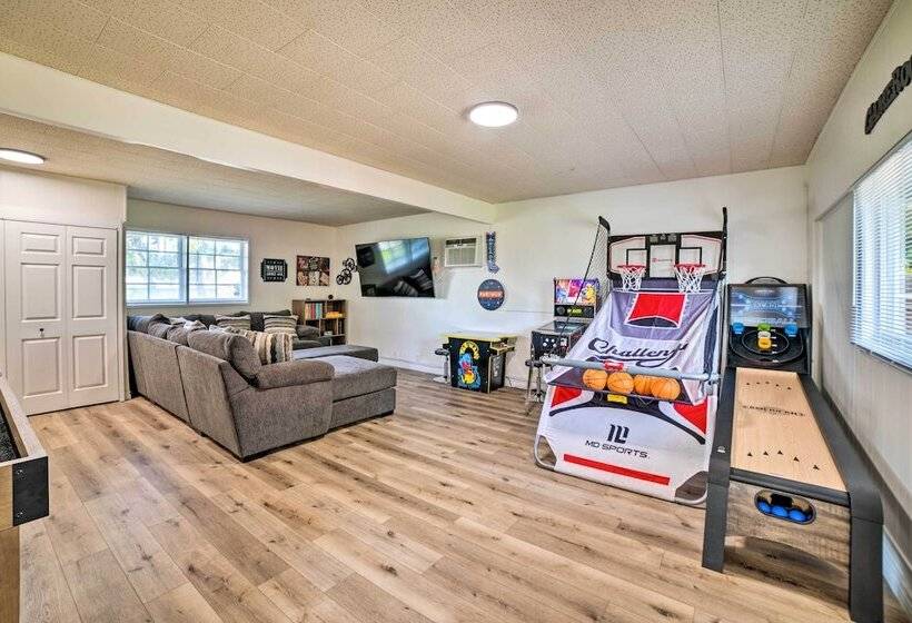 Spacious Riverside Home W/ Game Room & Yard