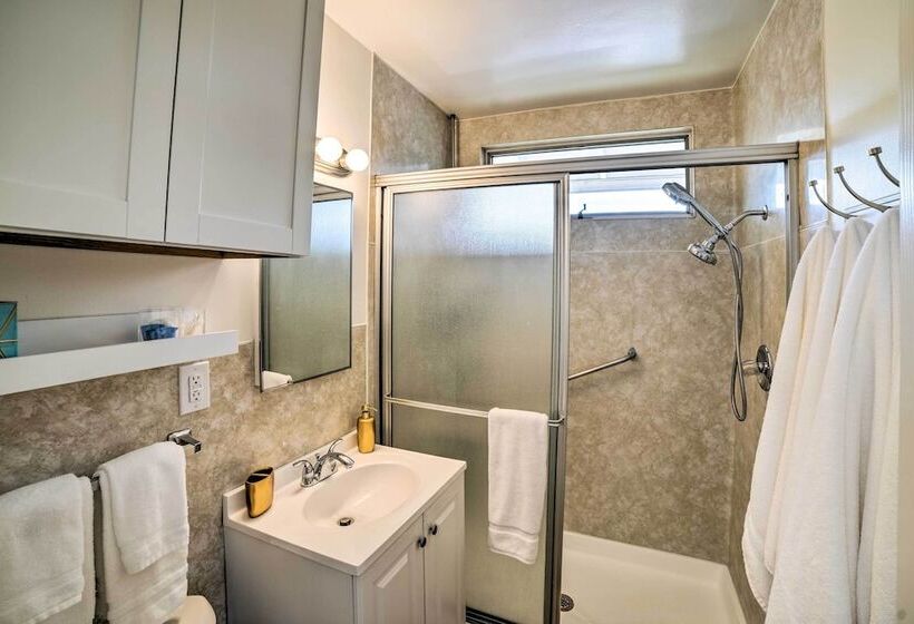 Spacious Riverside Home W/ Game Room & Yard