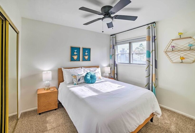 Spacious Riverside Home W/ Game Room & Yard