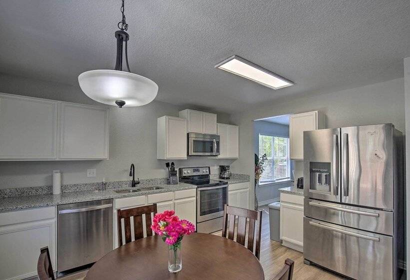 Spacious San Antonio Home ~ 9 Miles To Usta!