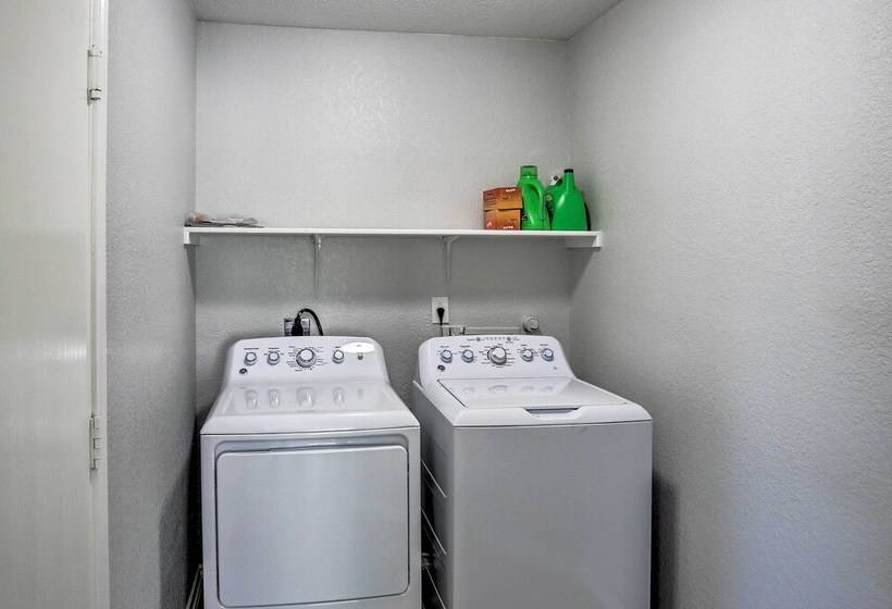 Spacious San Antonio Home ~ 9 Miles To Usta!