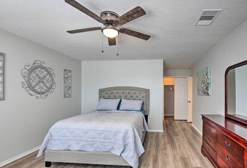 Spacious San Antonio Home ~ 9 Miles To Usta!