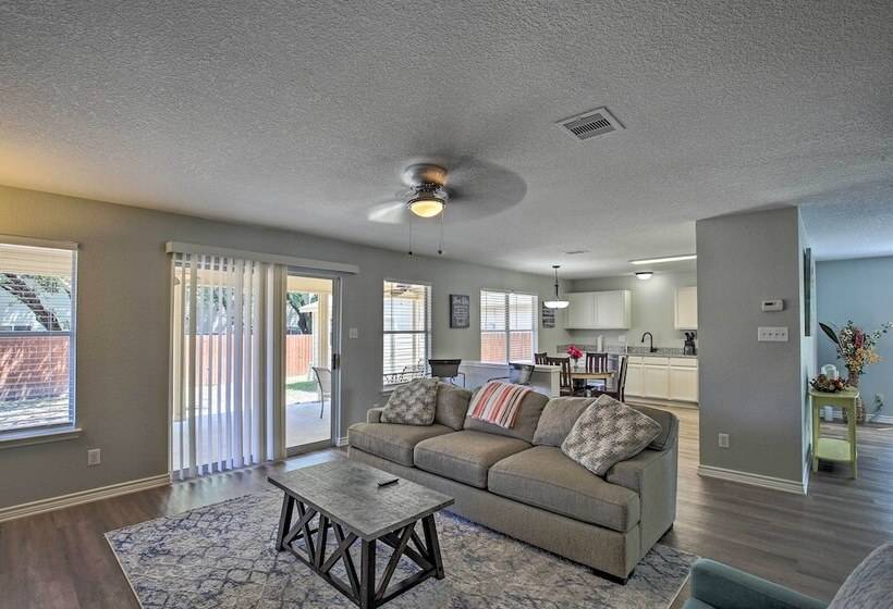 Spacious San Antonio Home ~ 9 Miles To Usta!