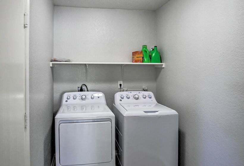 Spacious San Antonio Home ~ 9 Miles To Usta!