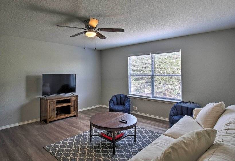 Spacious San Antonio Home ~ 9 Miles To Usta!