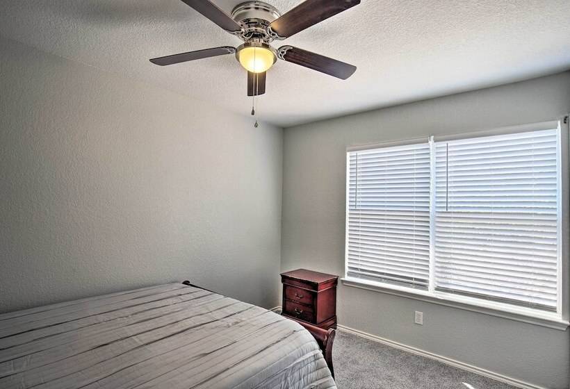 Spacious San Antonio Home ~ 9 Miles To Usta!