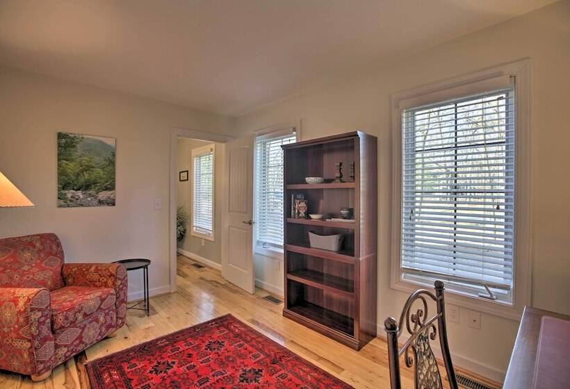 Spacious Wintergreen Resort Home W/ Hot Tub!