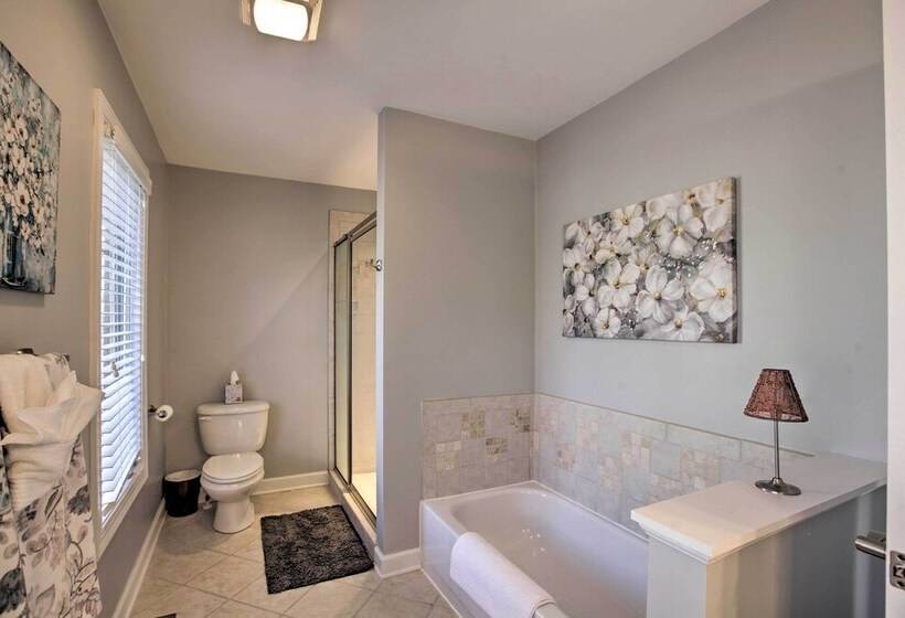 Spacious Wintergreen Resort Home W/ Hot Tub!