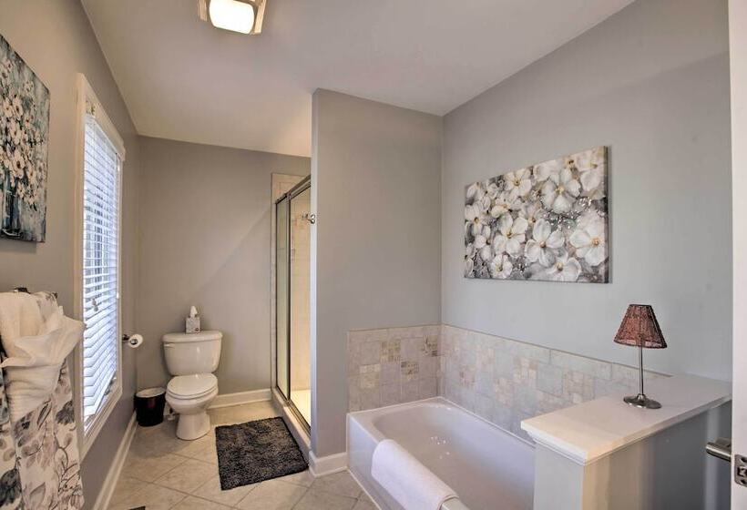 Spacious Wintergreen Resort Home W/ Hot Tub!