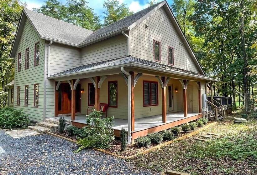 Spacious Wintergreen Resort Home W/ Hot Tub!