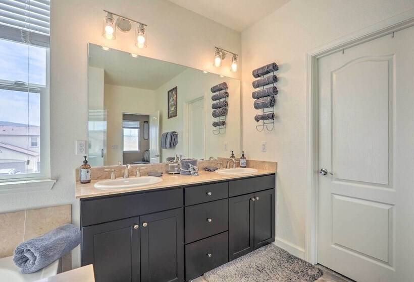 Sparks Home W/ Air Racing Decor + Hot Tub!