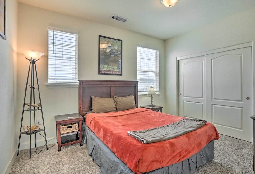 Sparks Home W/ Air Racing Decor + Hot Tub!