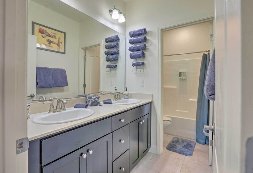 Sparks Home W/ Air Racing Decor + Hot Tub!