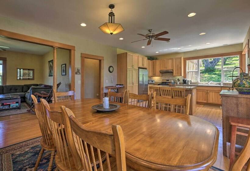 Storybook Glade Historical Homestead W/ Views!