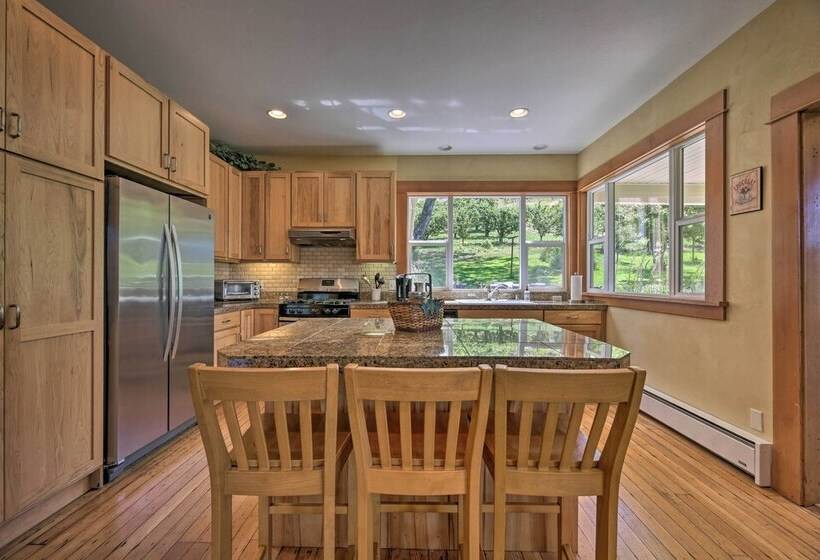 Storybook Glade Historical Homestead W/ Views!