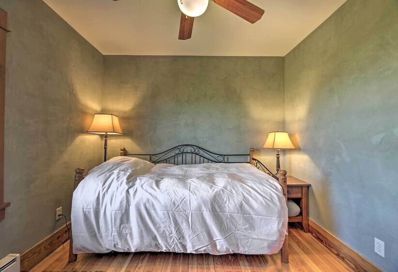 Storybook Glade Historical Homestead W/ Views!