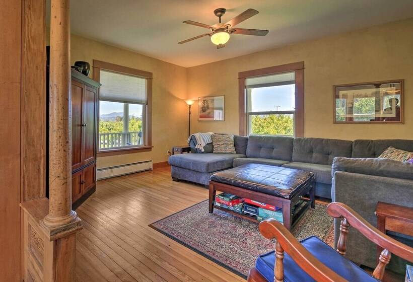 Storybook Glade Historical Homestead W/ Views!