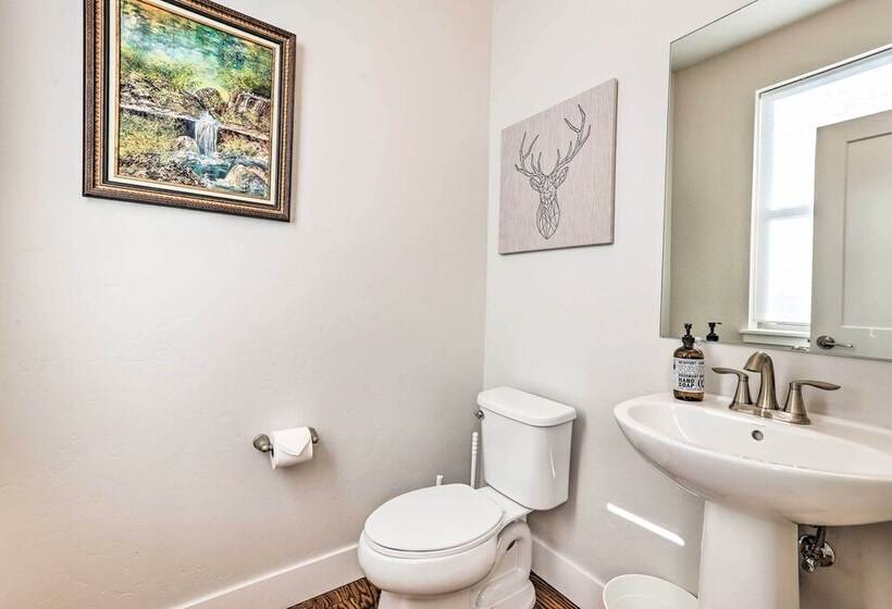 Hike & Ski: Stunning Home W/ Hot Tub In Granby!