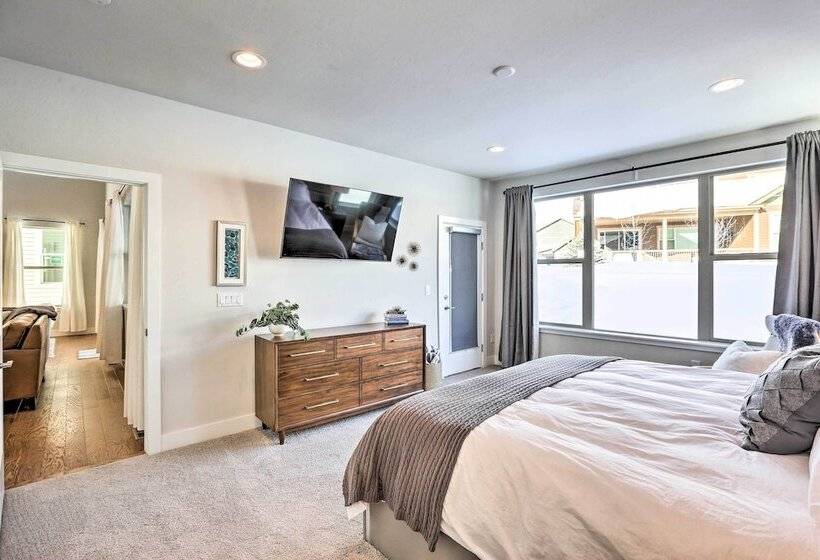 Hike & Ski: Stunning Home W/ Hot Tub In Granby!