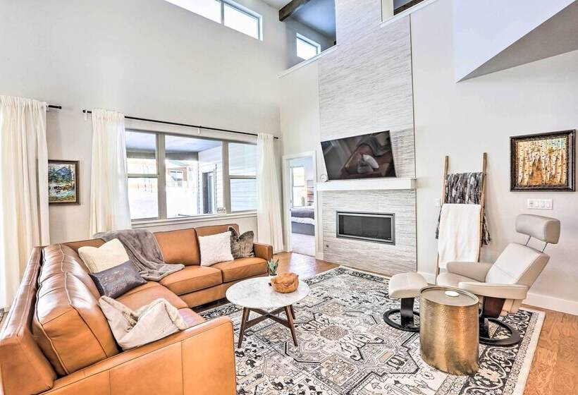 Hike & Ski: Stunning Home W/ Hot Tub In Granby!