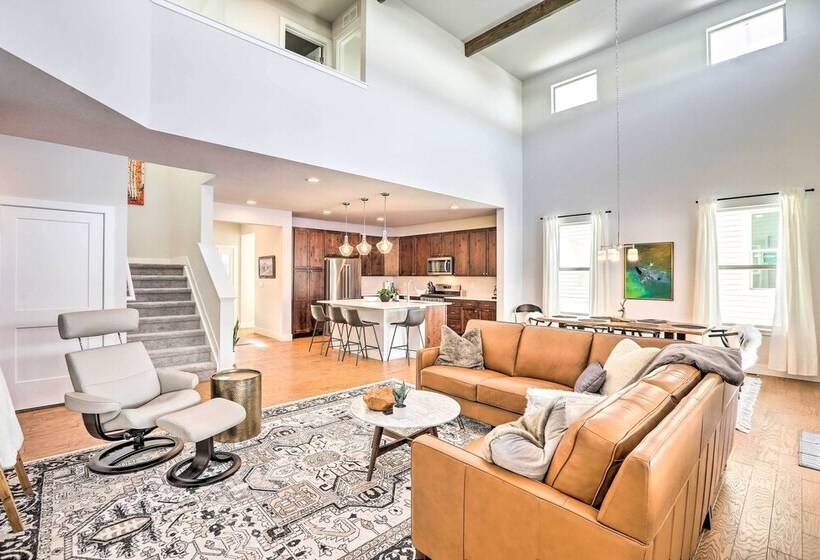 Hike & Ski: Stunning Home W/ Hot Tub In Granby!