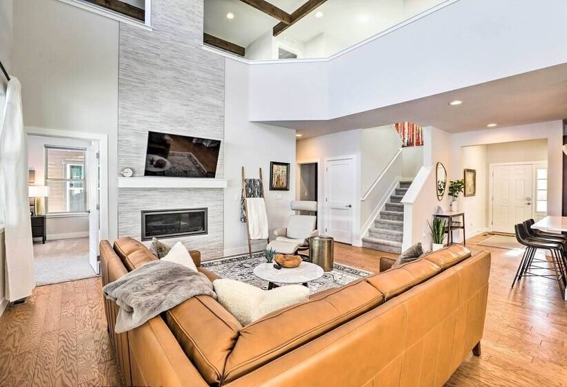 Hike & Ski: Stunning Home W/ Hot Tub In Granby!