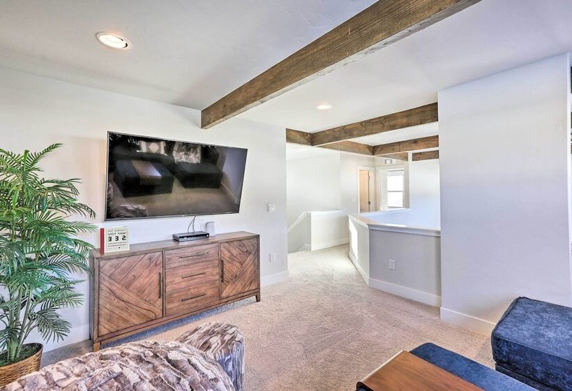 Hike & Ski: Stunning Home W/ Hot Tub In Granby!