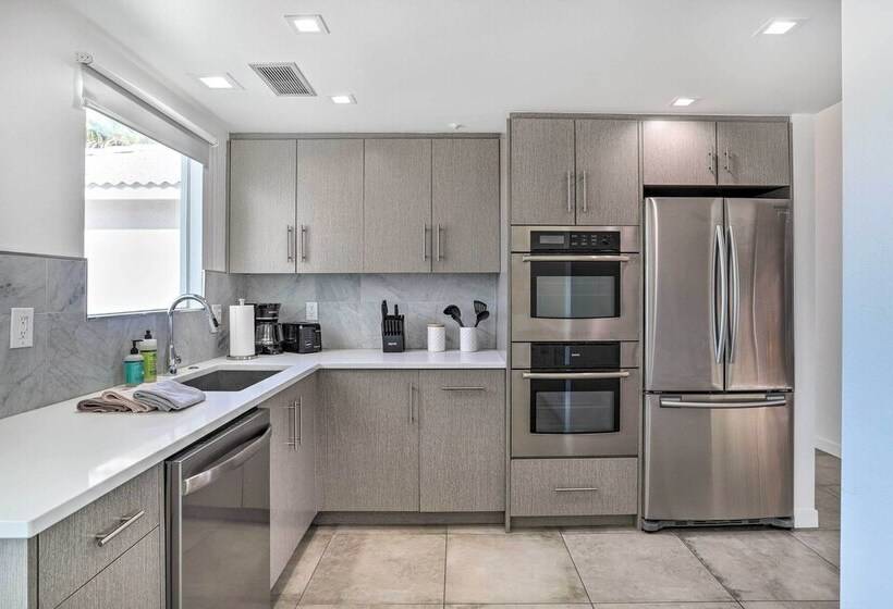 Stunning Desert Hot Springs Home W/ Pool!