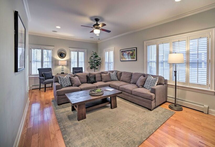 Stunning House W/ Deck, Game Room & Home Gym!