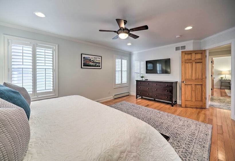 Stunning House W/ Deck, Game Room & Home Gym!