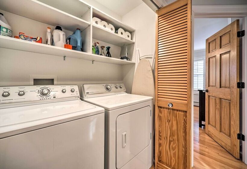 Stunning House W/ Deck, Game Room & Home Gym!