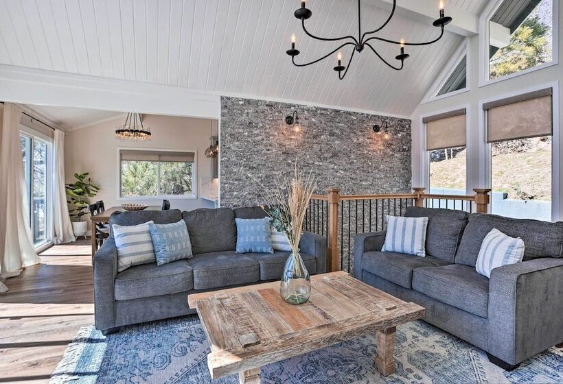 Stunning Lake Arrowhead Cabin W/ Lake Views!