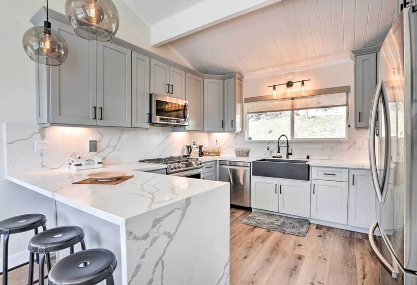 Stunning Lake Arrowhead Cabin W/ Lake Views!