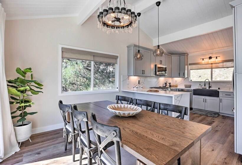 Stunning Lake Arrowhead Cabin W/ Lake Views!