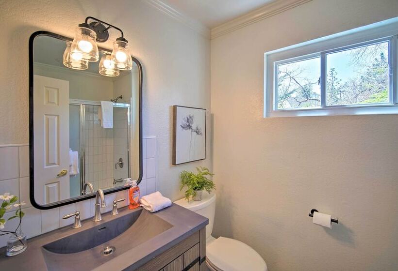 Stunning Lake Arrowhead Home: Decks & Hot Tub